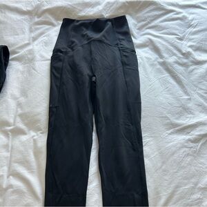 Manduka black leggings with side pockets! Size xs